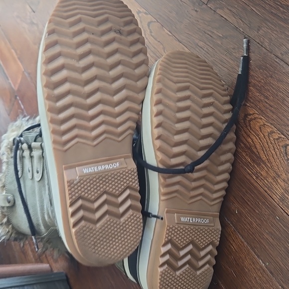 Sorel Olive and Black Winter Boots - Joan Of Arctic - Picture 4 of 5